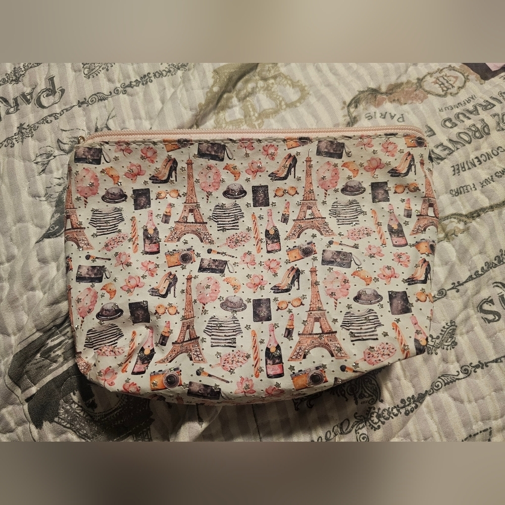 NWOT French Detailed Sparkle make-up bag